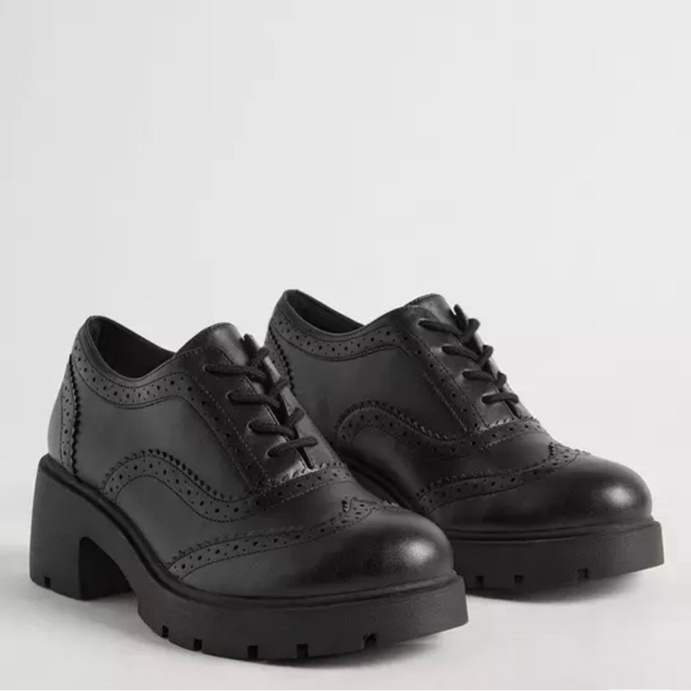 Torrid black size 10W lug sole oxford